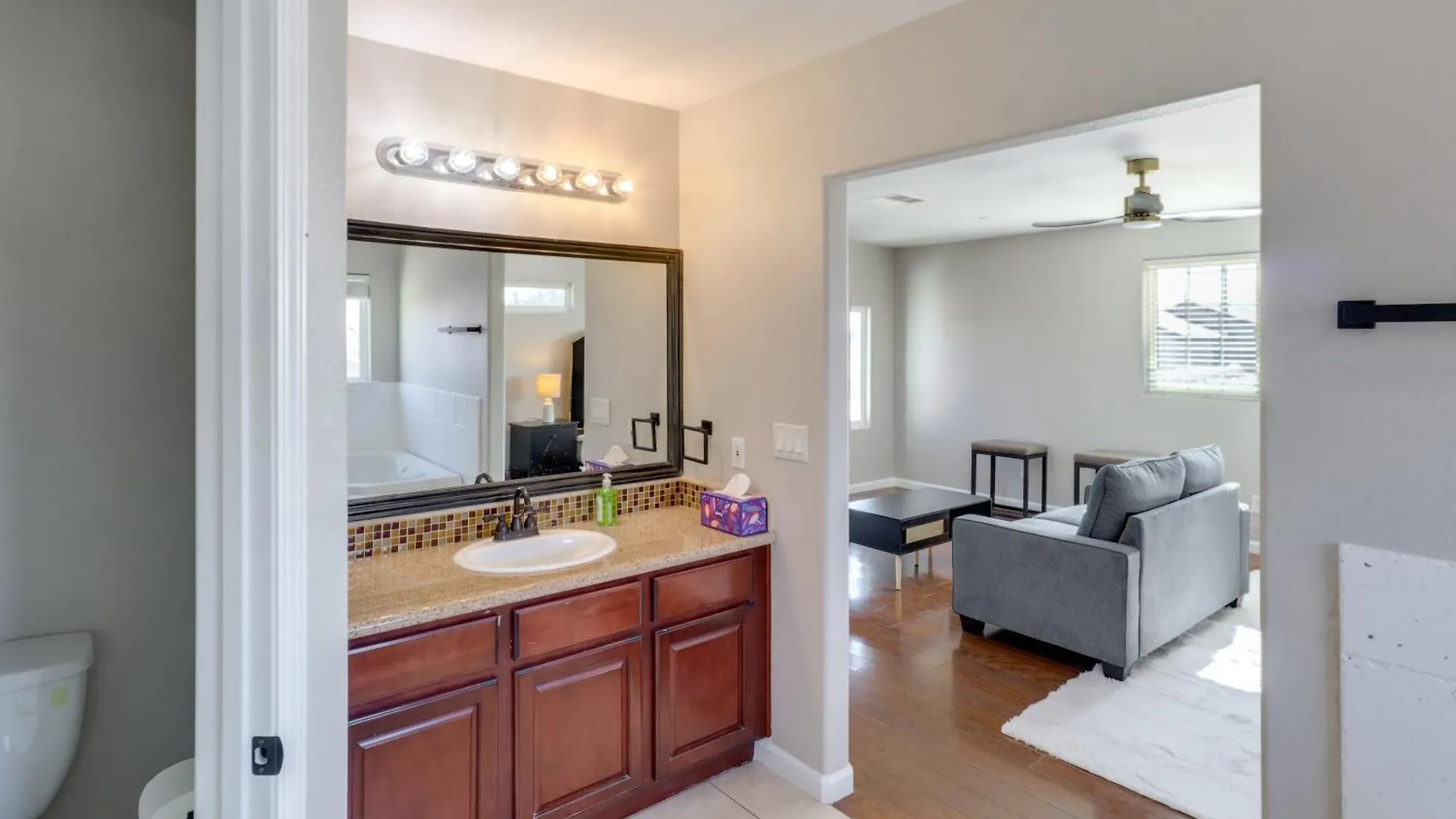 7 Mi To Fremont Street Spacious Vegas Home! Las Vegas
